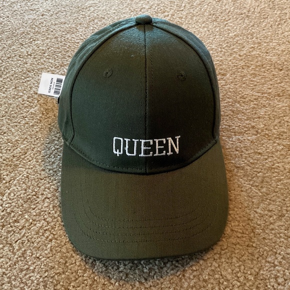 Accessories - queen baseball cap, new condition